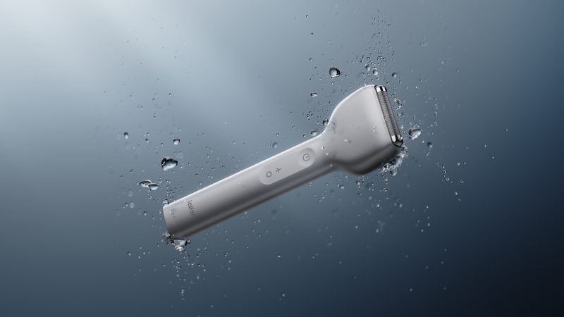 Laifen T1 Pro 電鬚刨浸泡在水中，IPX7 級旗艦防水性能，展現乾濕兩用剃鬚體驗。