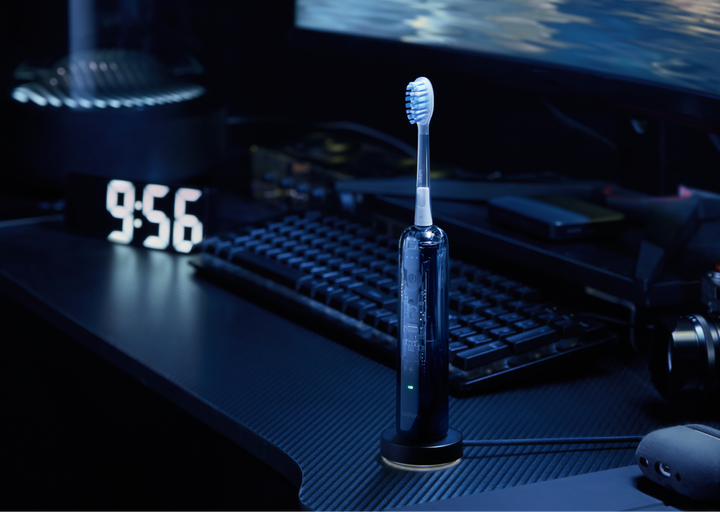 Laifen Wave Pro 電動牙刷，透明探索版設計完美融入現代科技生活。